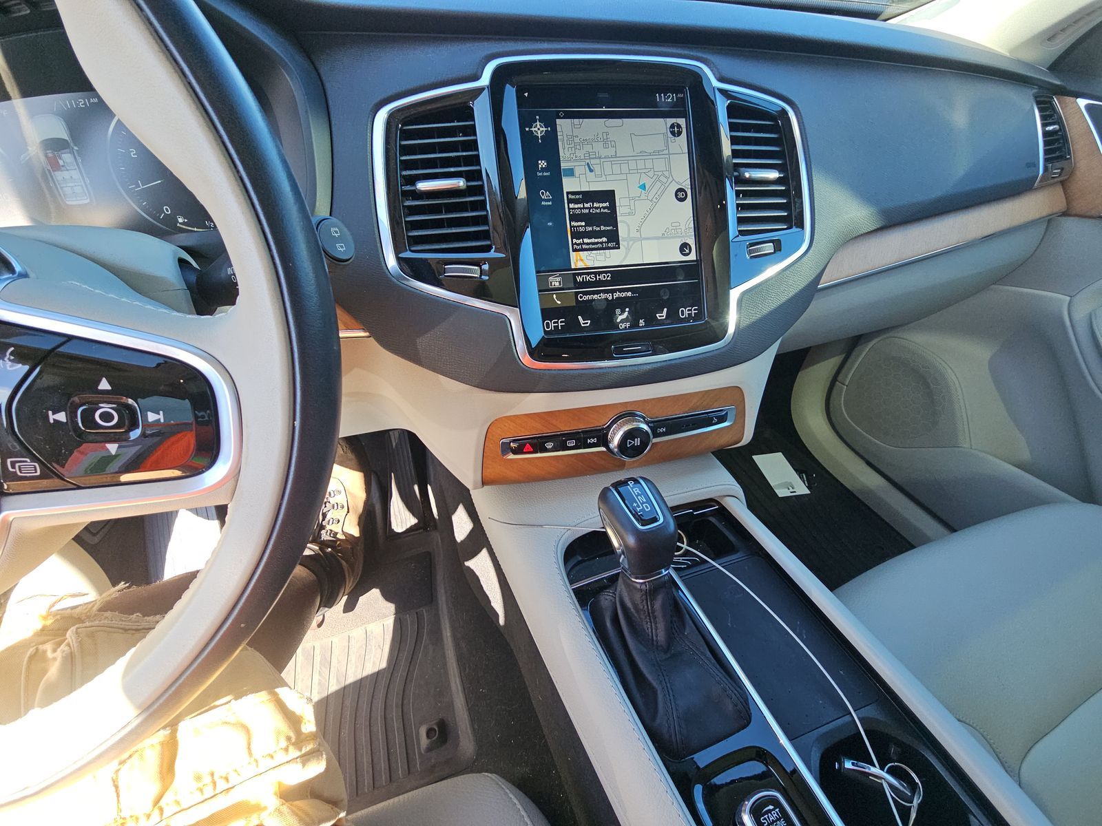 2021 Volvo XC90 T6 Momentum AWD