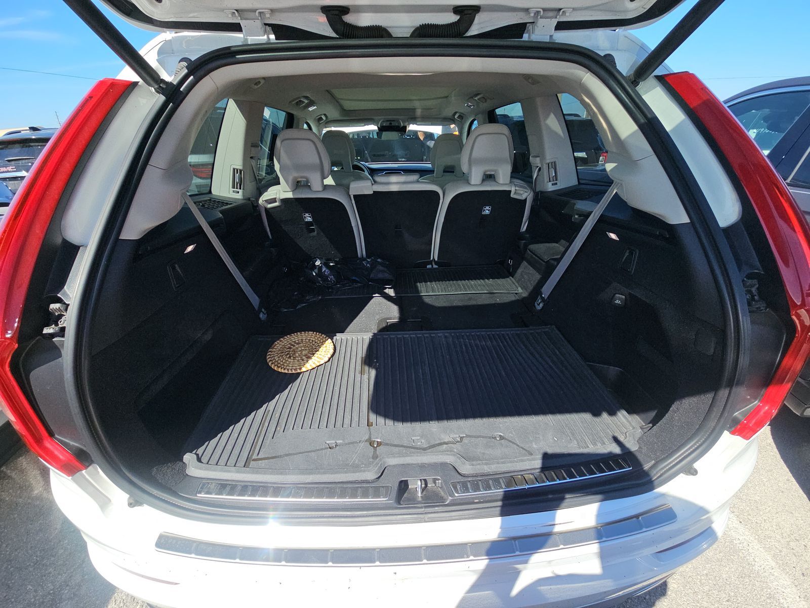 2021 Volvo XC90 T6 Momentum AWD