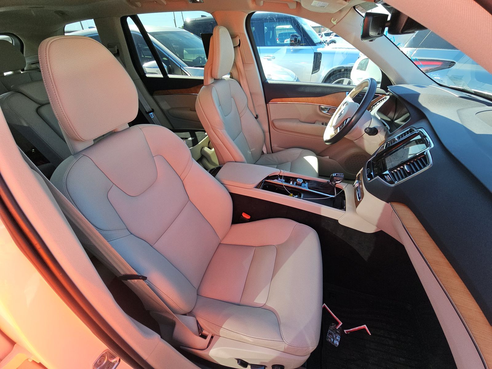 2021 Volvo XC90 T6 Momentum AWD