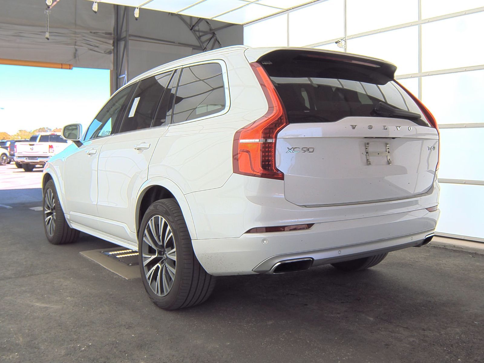 2021 Volvo XC90 T6 Momentum AWD