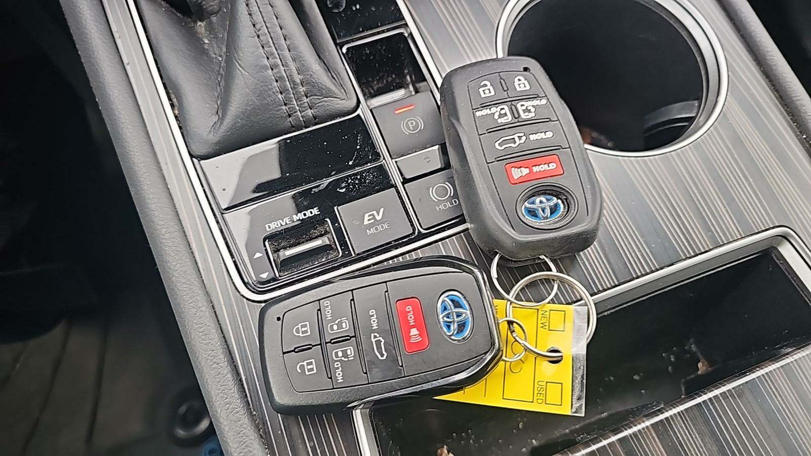 2021 Toyota Sienna Limited FWD