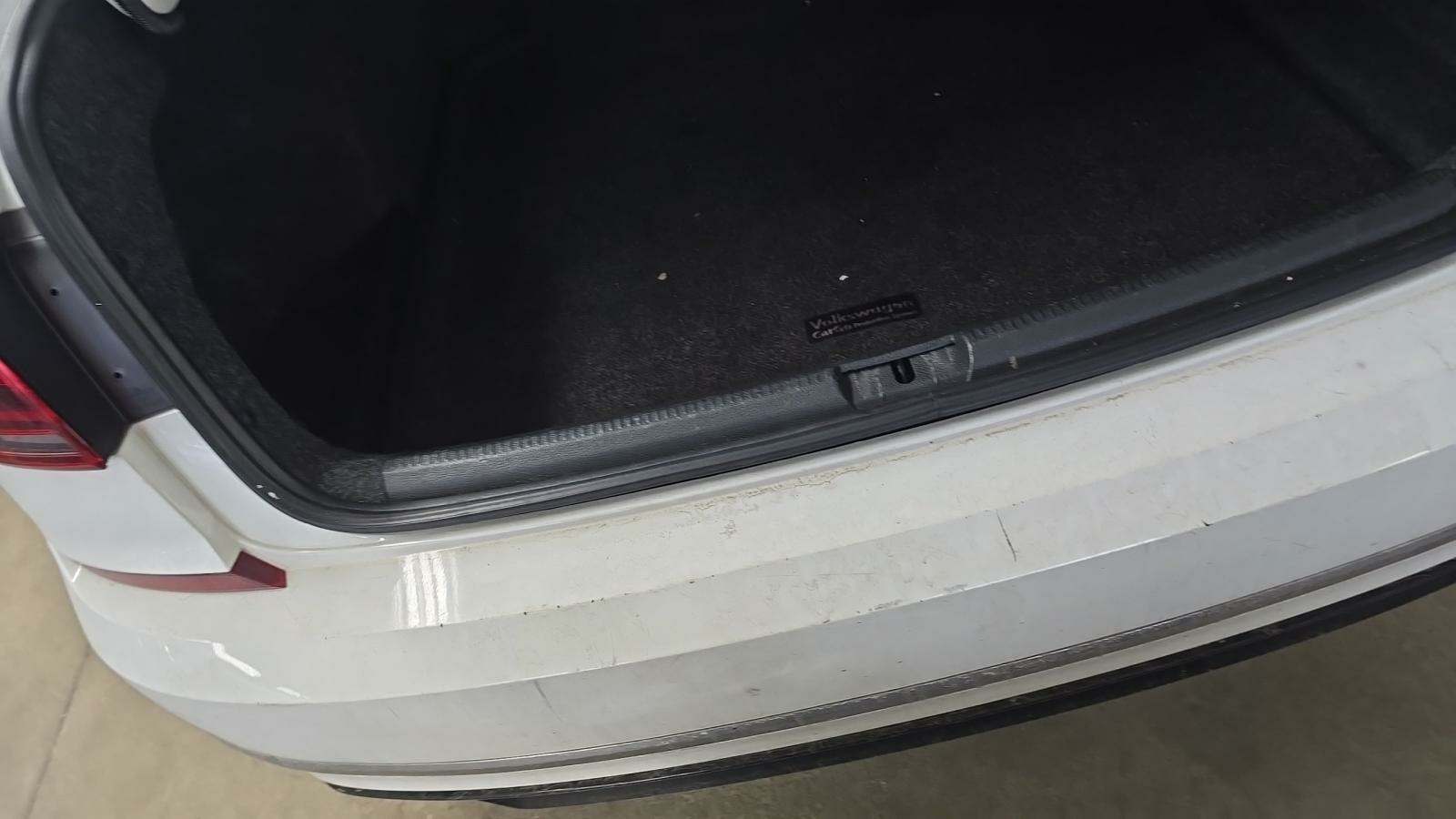 2017 Volkswagen Passat 1.8T R-Line FWD