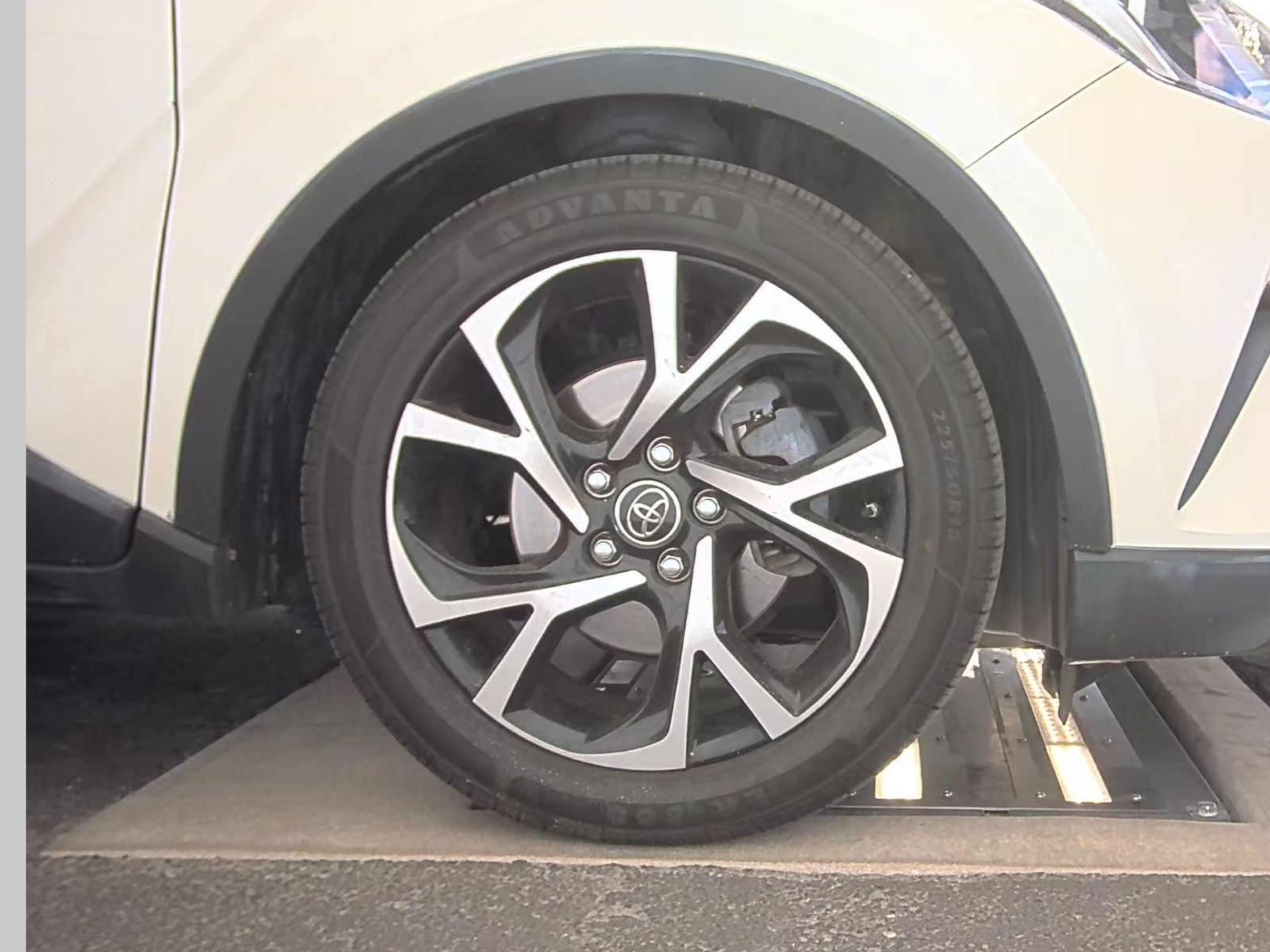 2019 Toyota C-HR XLE FWD