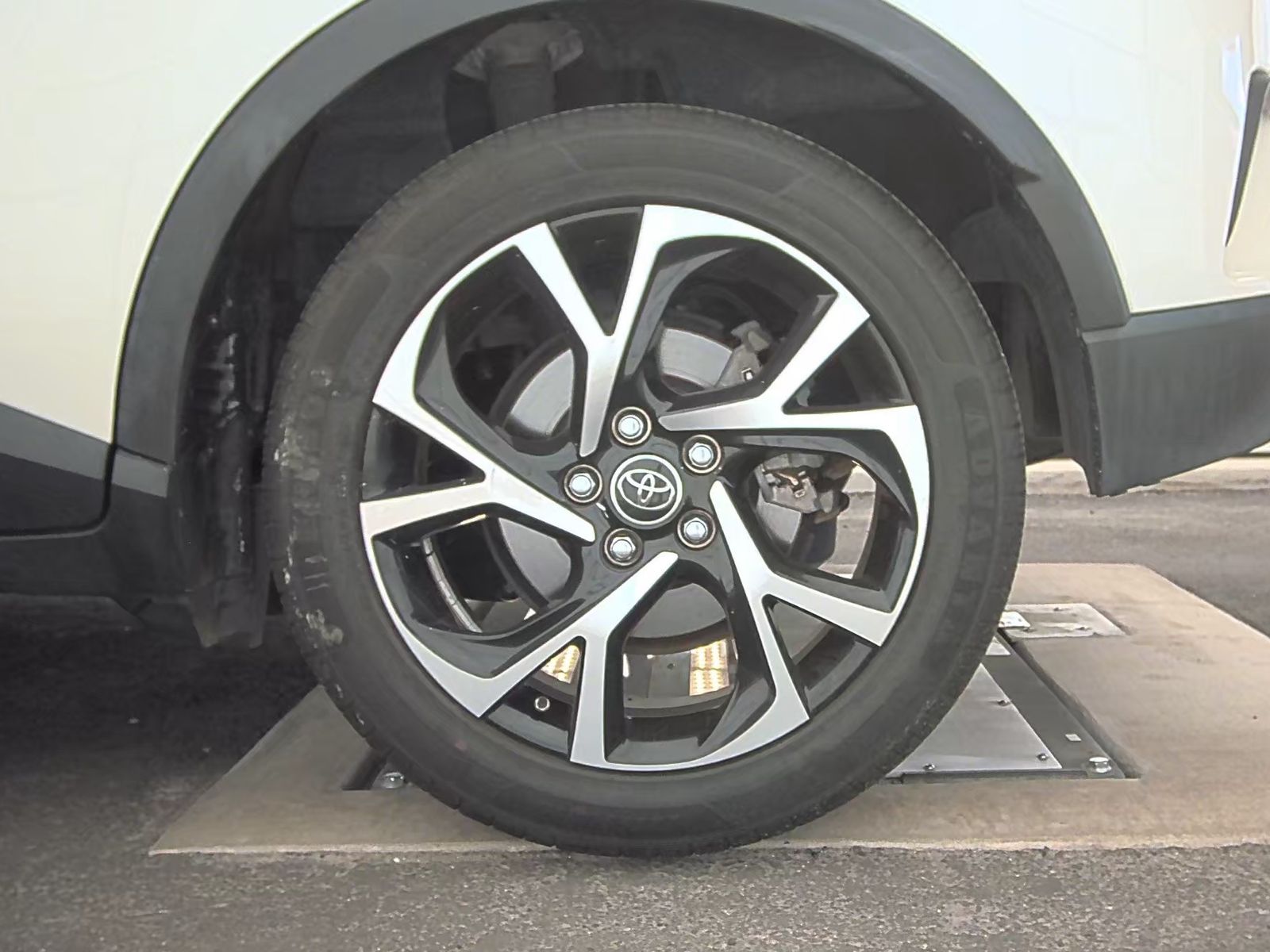 2019 Toyota C-HR XLE FWD