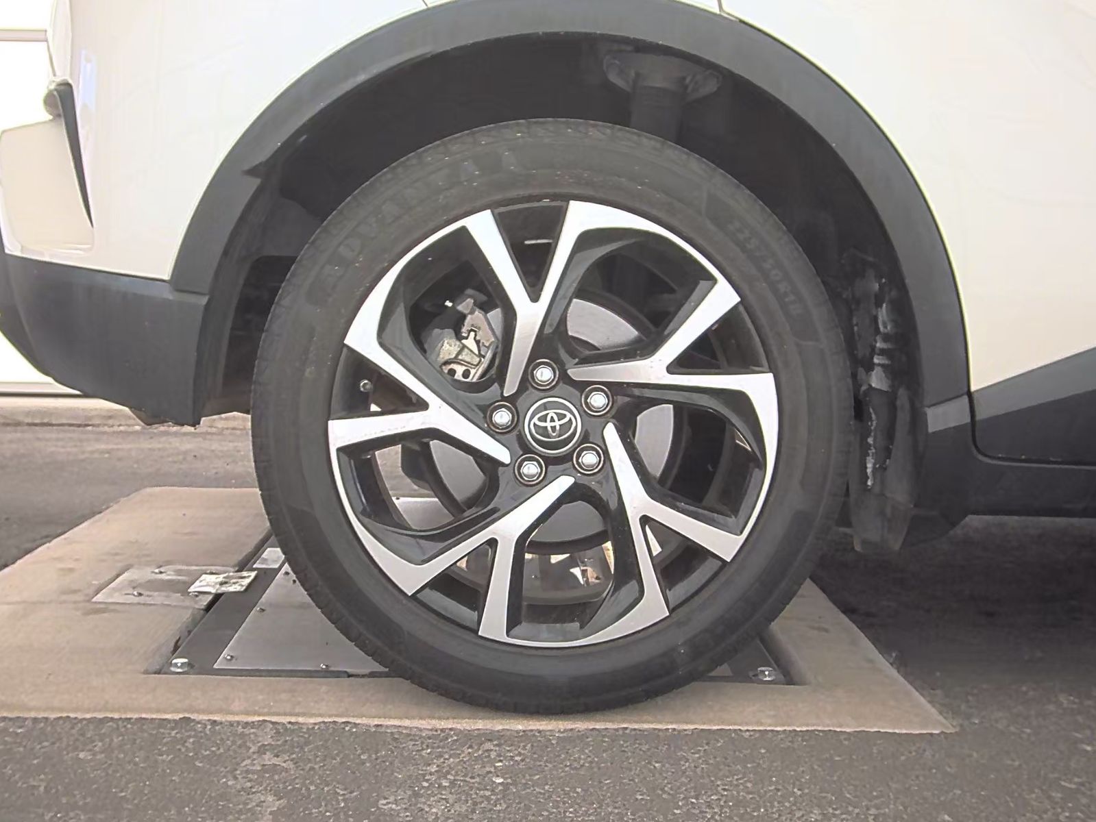 2019 Toyota C-HR XLE FWD