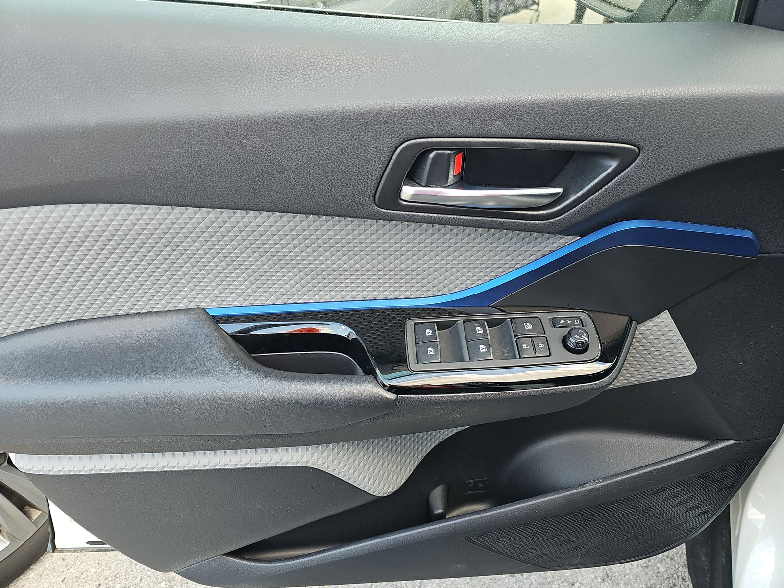 2019 Toyota C-HR XLE FWD