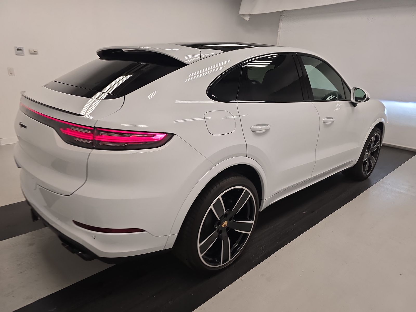 2022 Porsche Cayenne Platinum Edition AWD