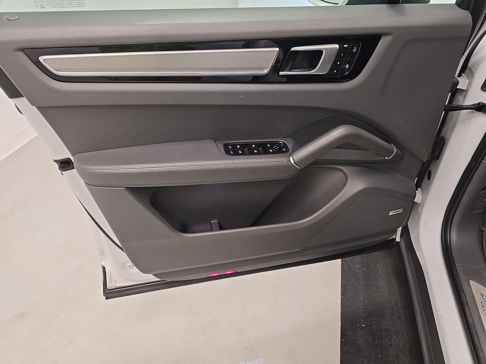 2022 Porsche Cayenne Platinum Edition AWD
