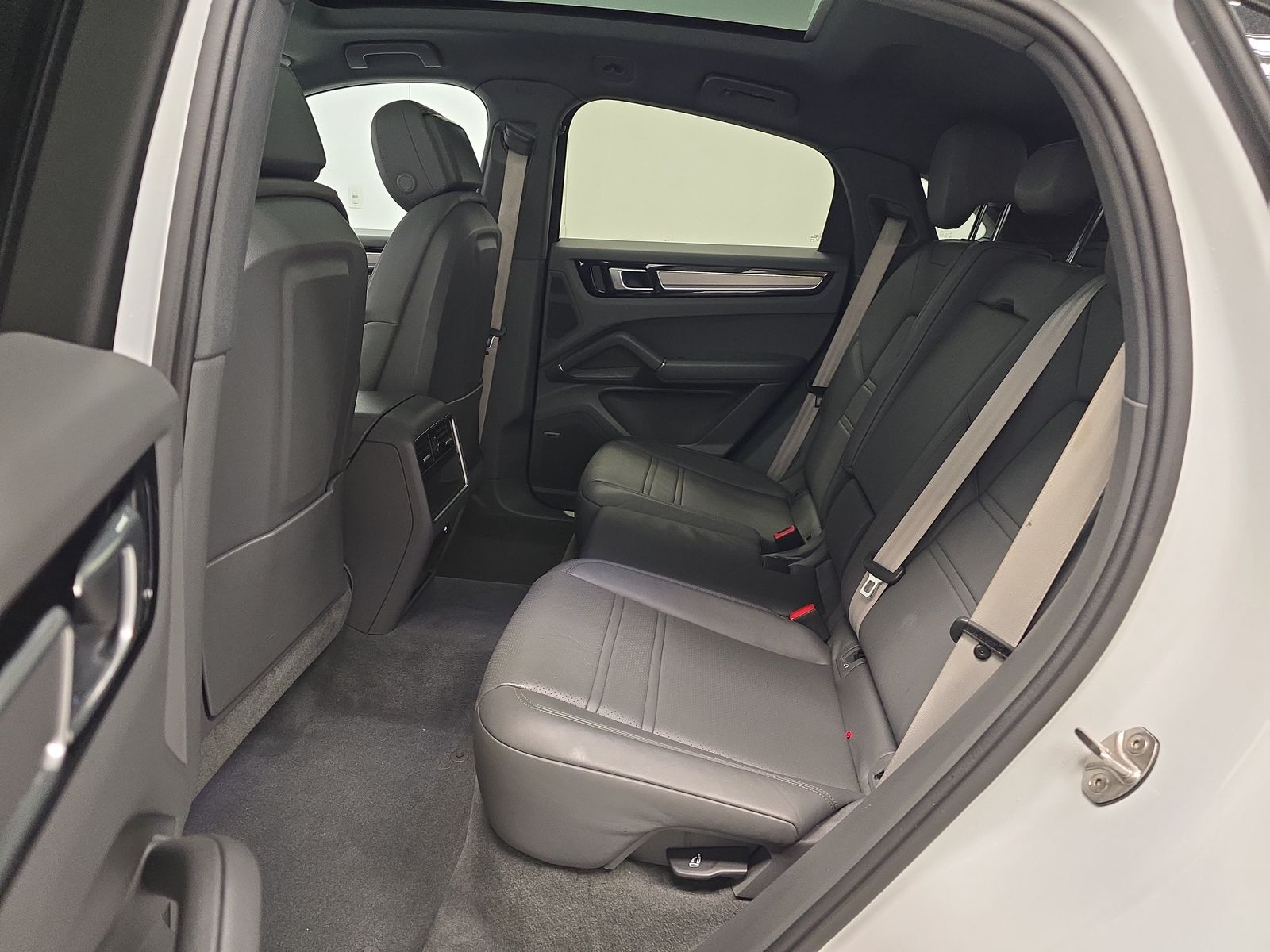 2022 Porsche Cayenne Platinum Edition AWD