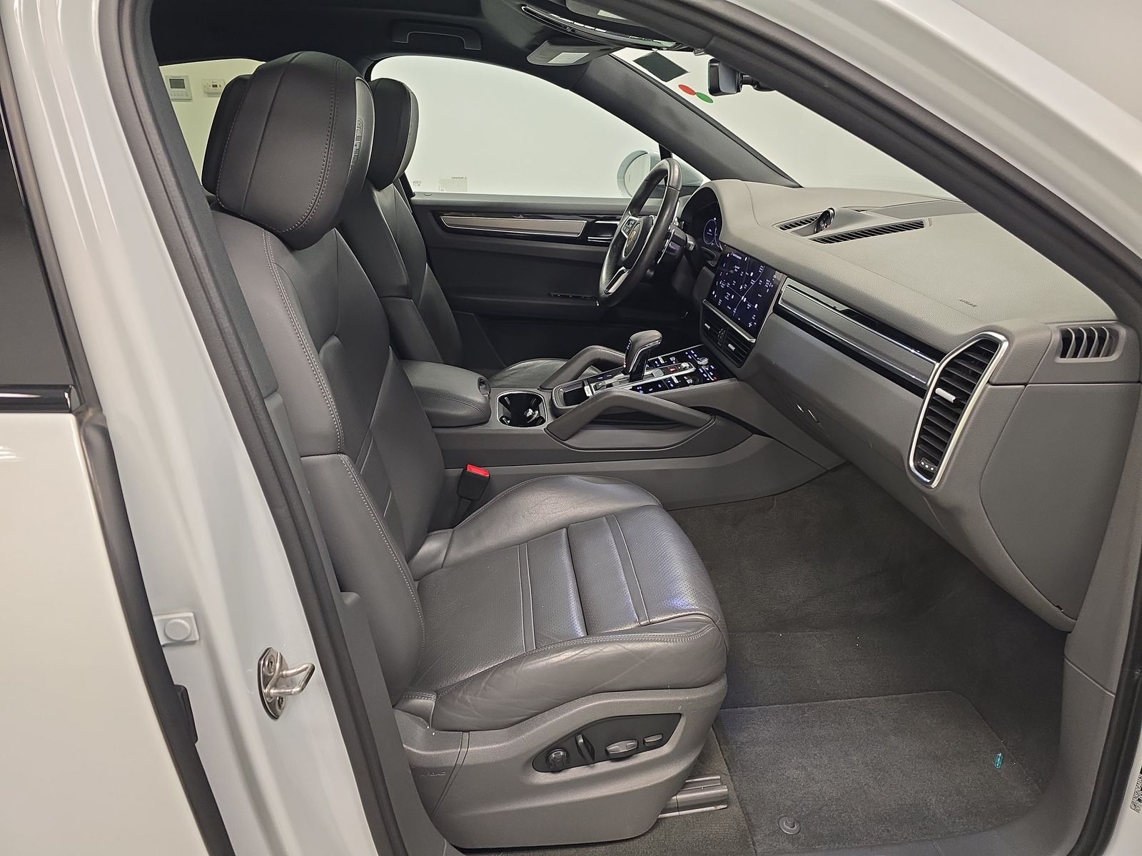 2022 Porsche Cayenne Platinum Edition AWD