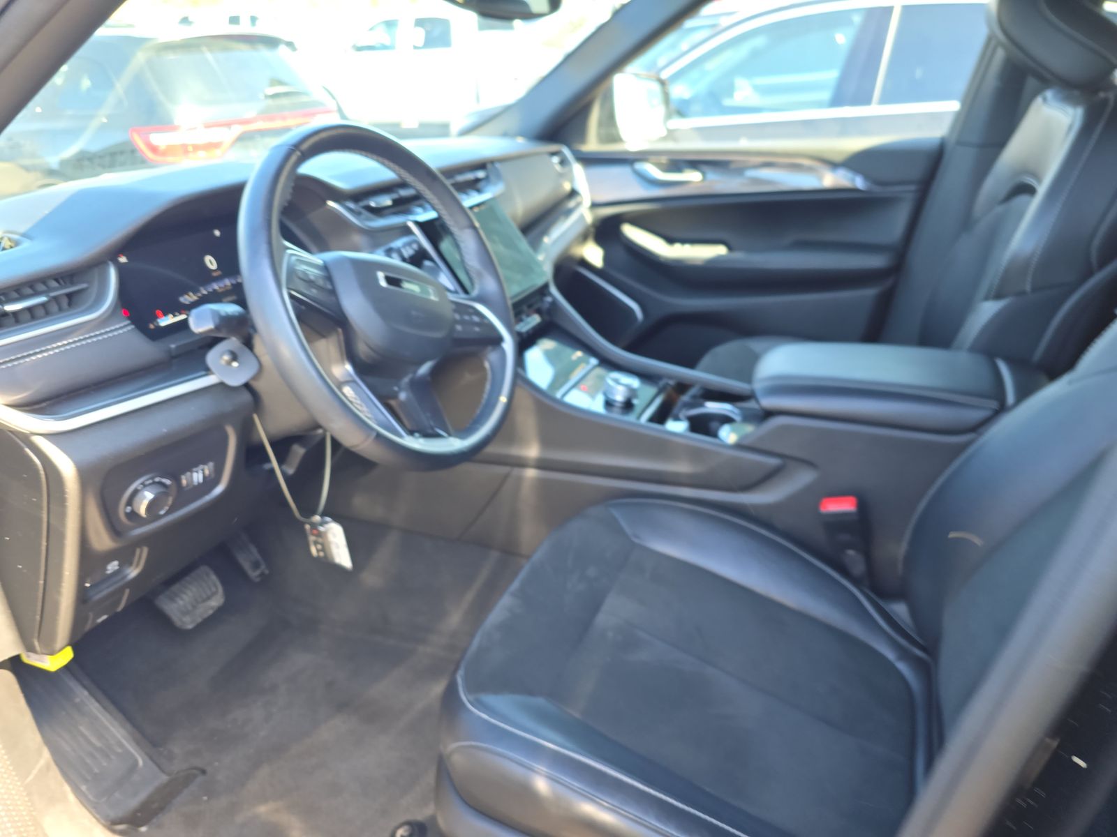 2022 Jeep Grand Cherokee Altitude AWD