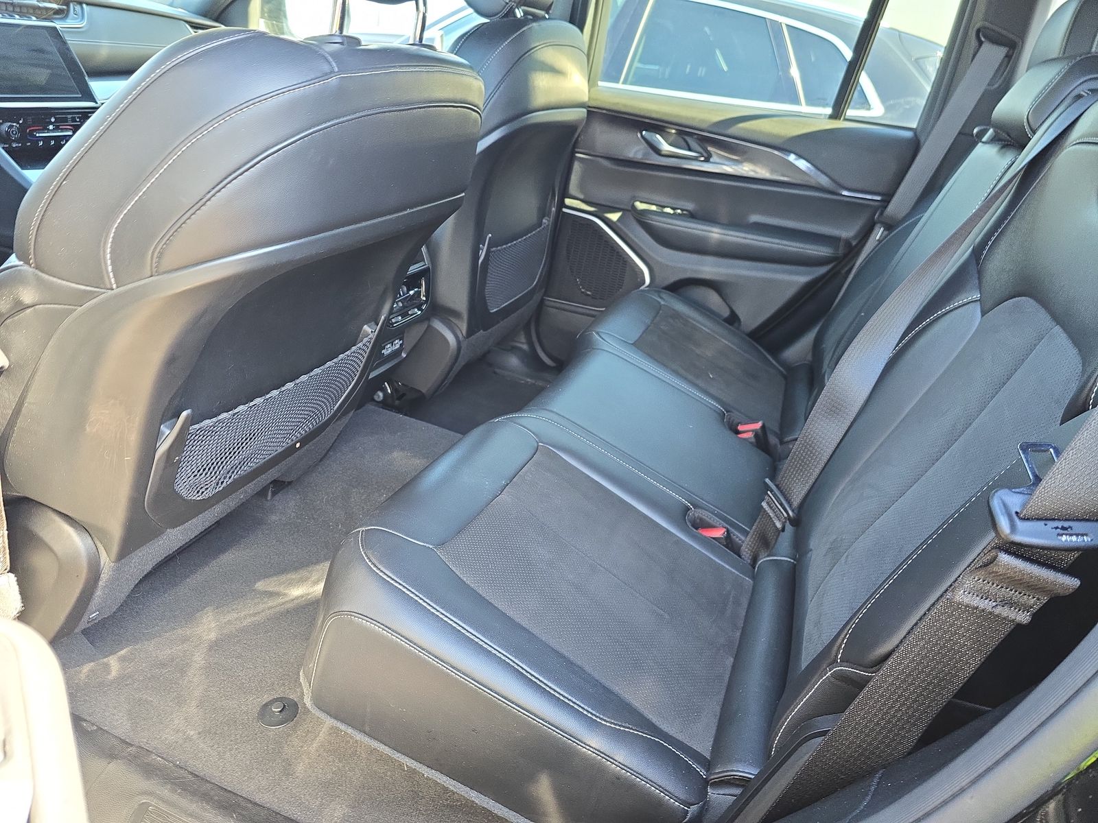 2022 Jeep Grand Cherokee Altitude AWD