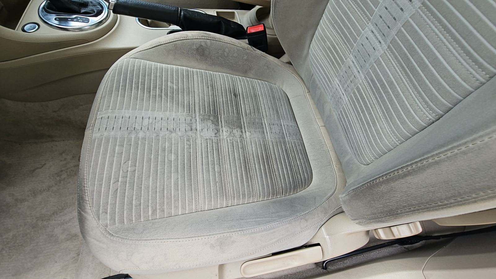 2013 Volkswagen Beetle 2.0T Turbo FWD