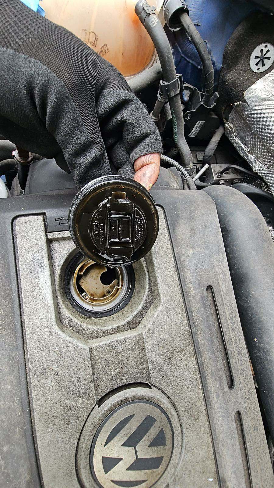 2013 Volkswagen Beetle 2.0T Turbo FWD