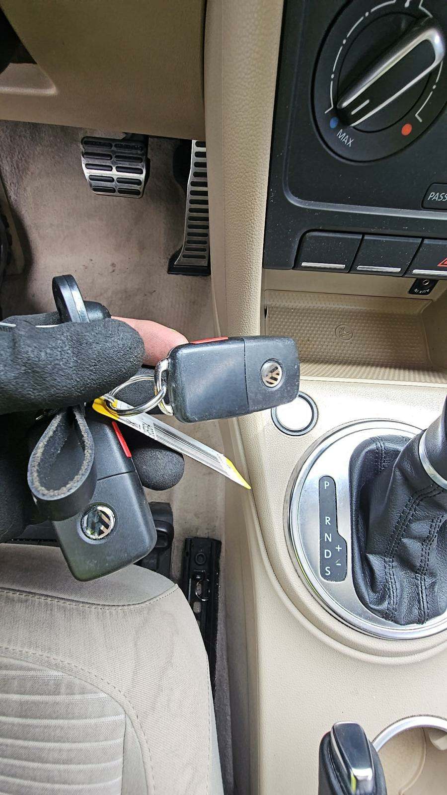 2013 Volkswagen Beetle 2.0T Turbo FWD