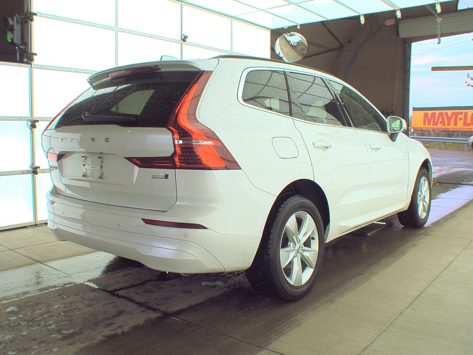 2022 Volvo XC60 B5 Momentum AWD