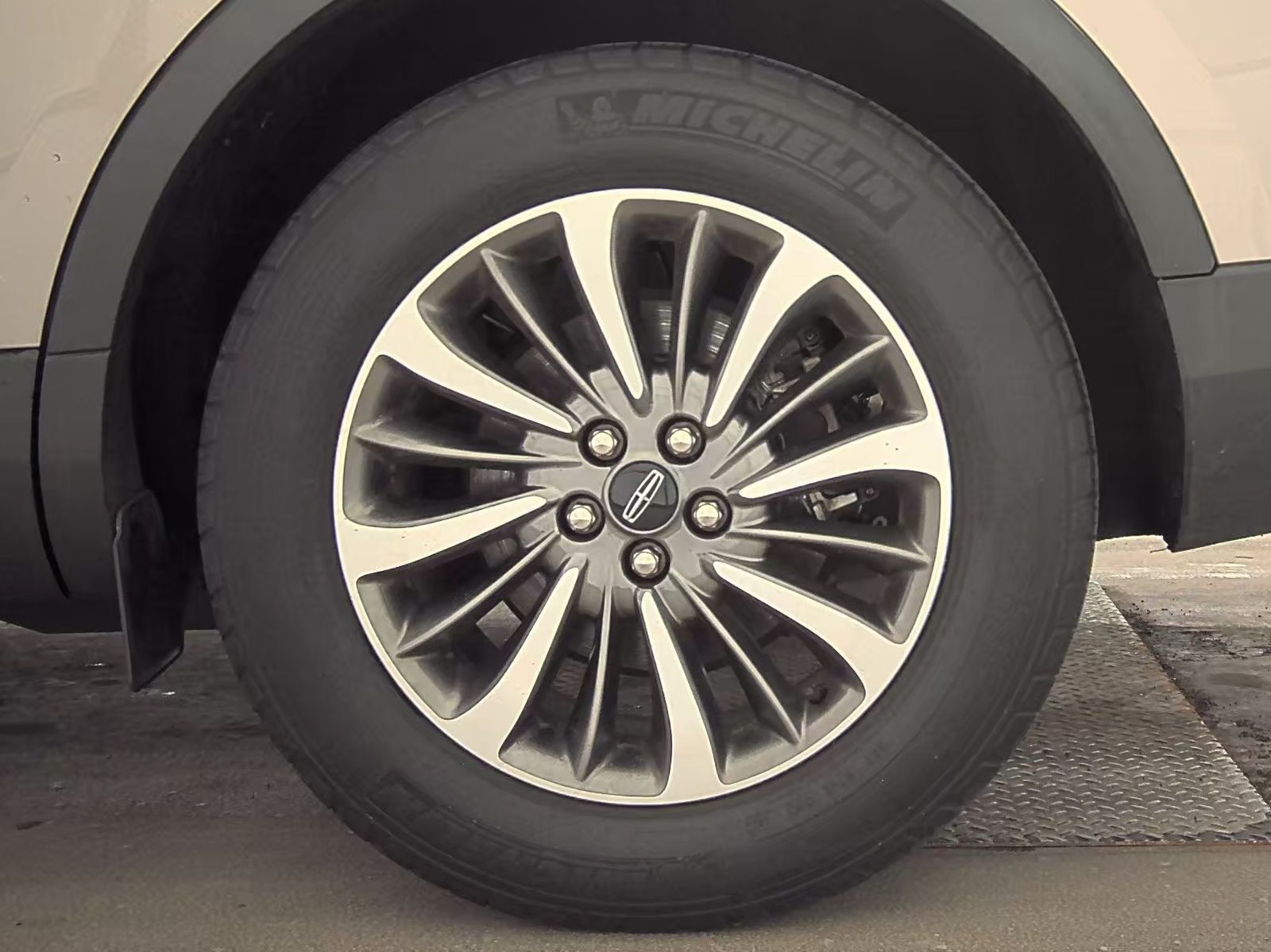 2020 Lincoln Nautilus Reserve AWD