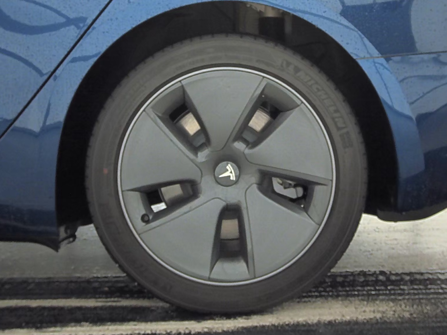 2023 Tesla Model 3 Standard Range FWD