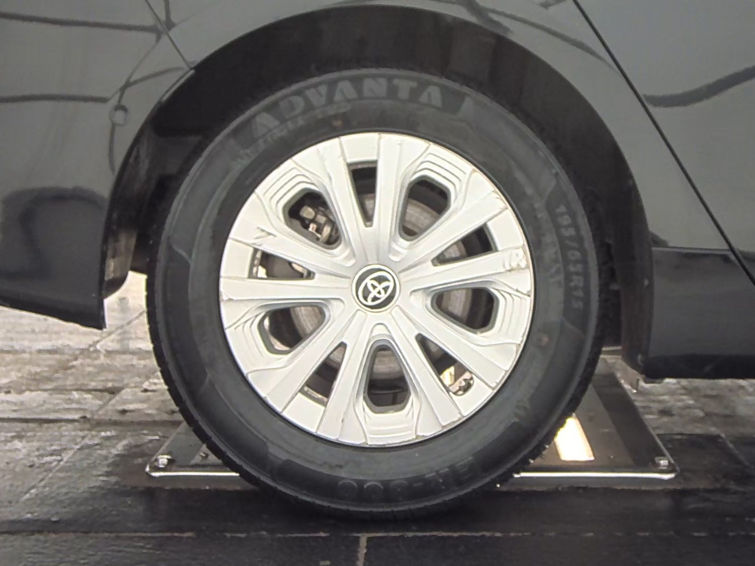 2019 Toyota Prius LE FWD