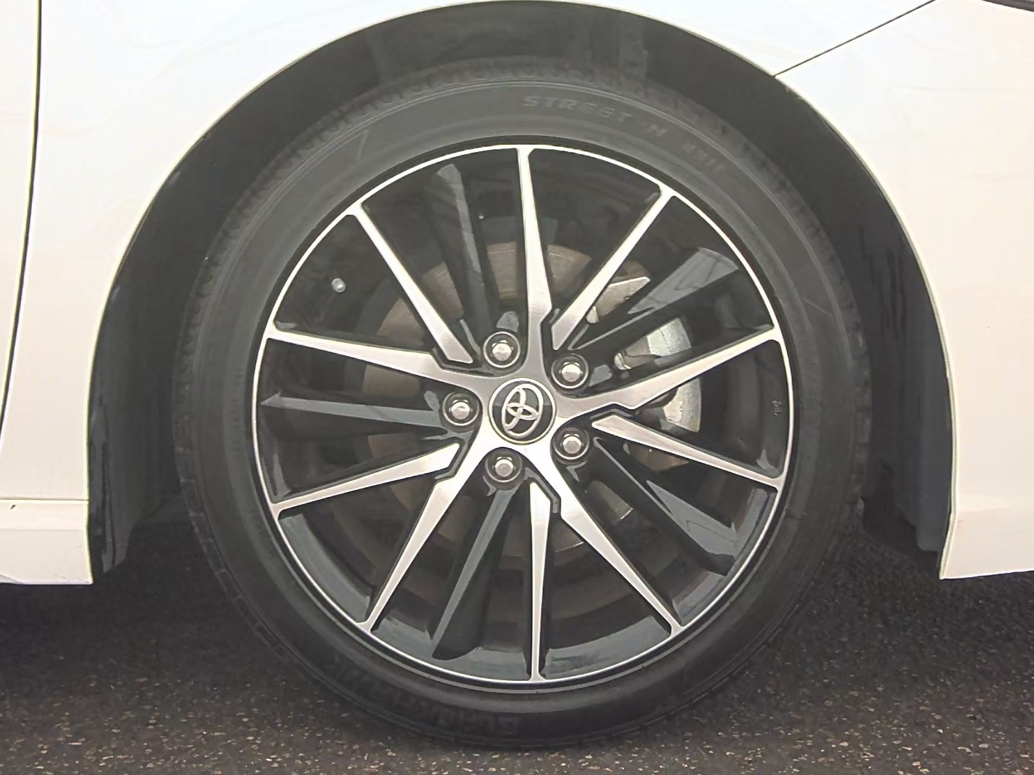 2022 Toyota Camry Hybrid Nightshade FWD