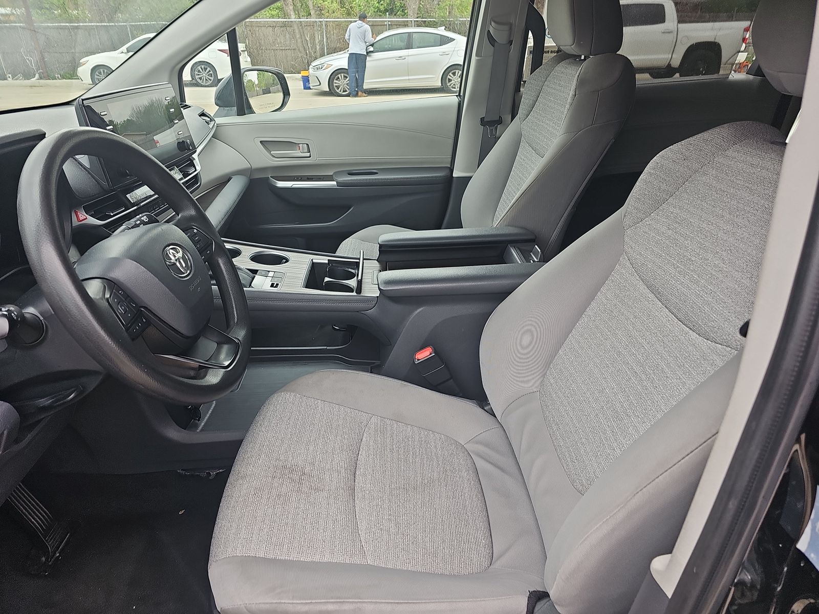 2022 Toyota Sienna LE FWD