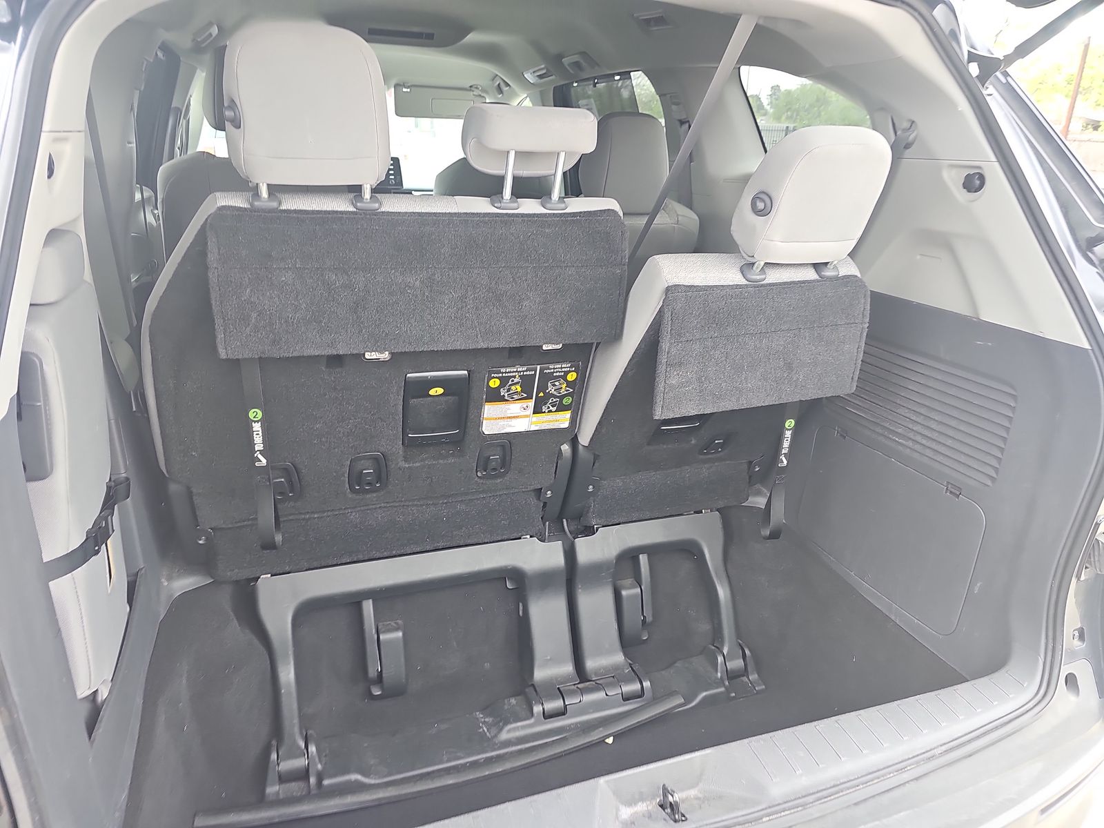 2022 Toyota Sienna LE FWD