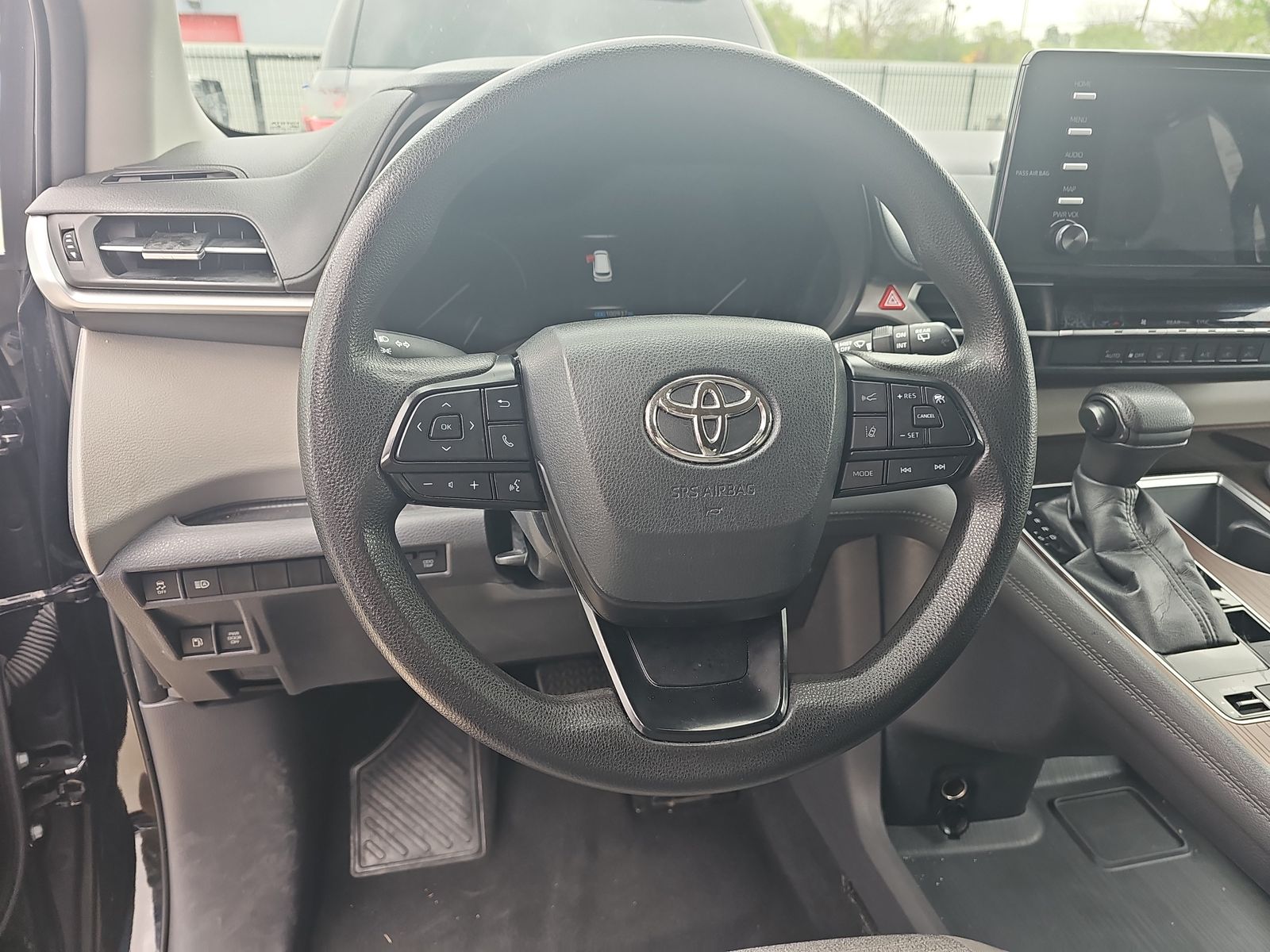 2022 Toyota Sienna LE FWD