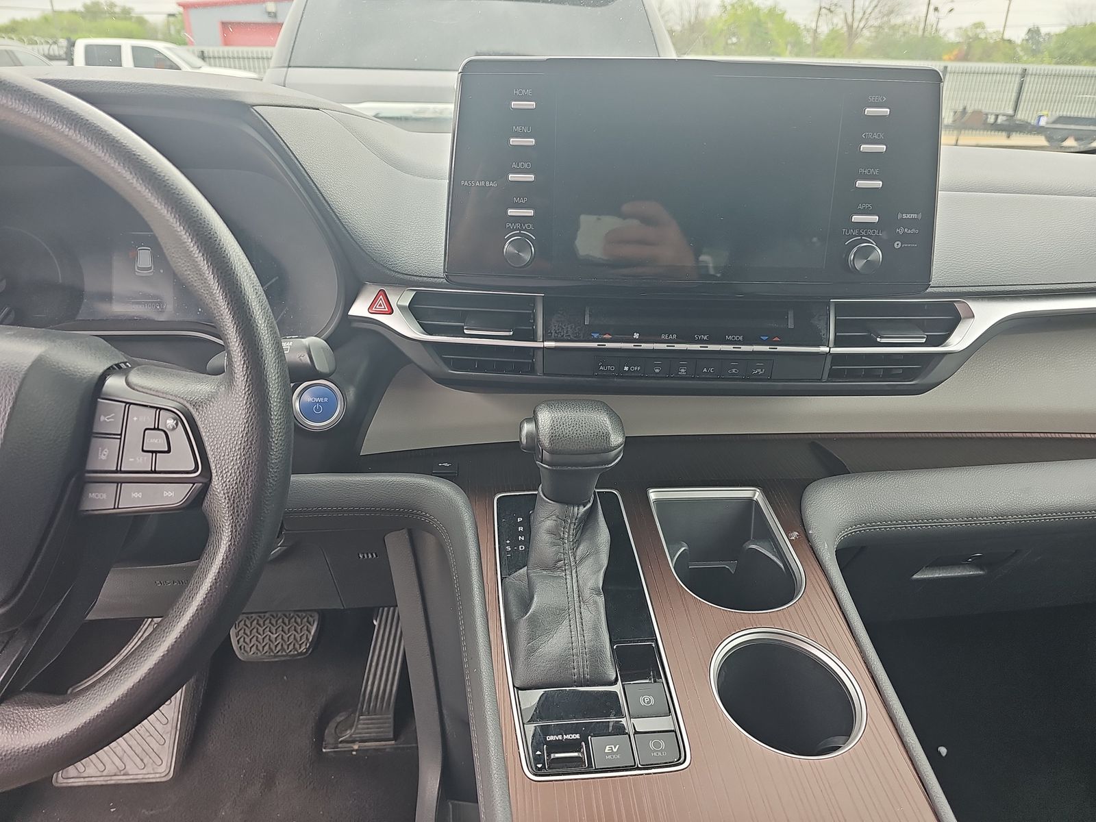 2022 Toyota Sienna LE FWD