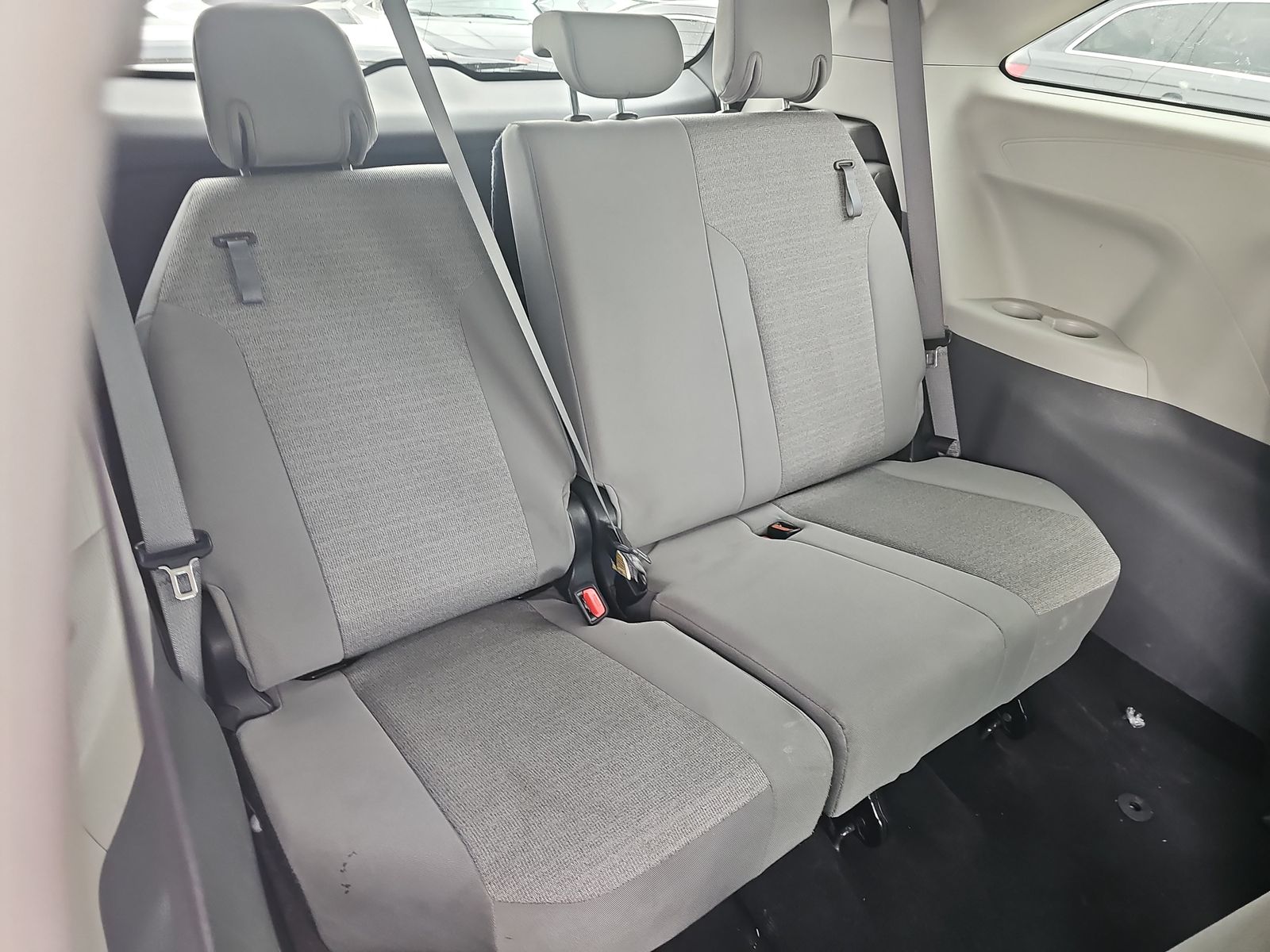 2022 Toyota Sienna LE FWD