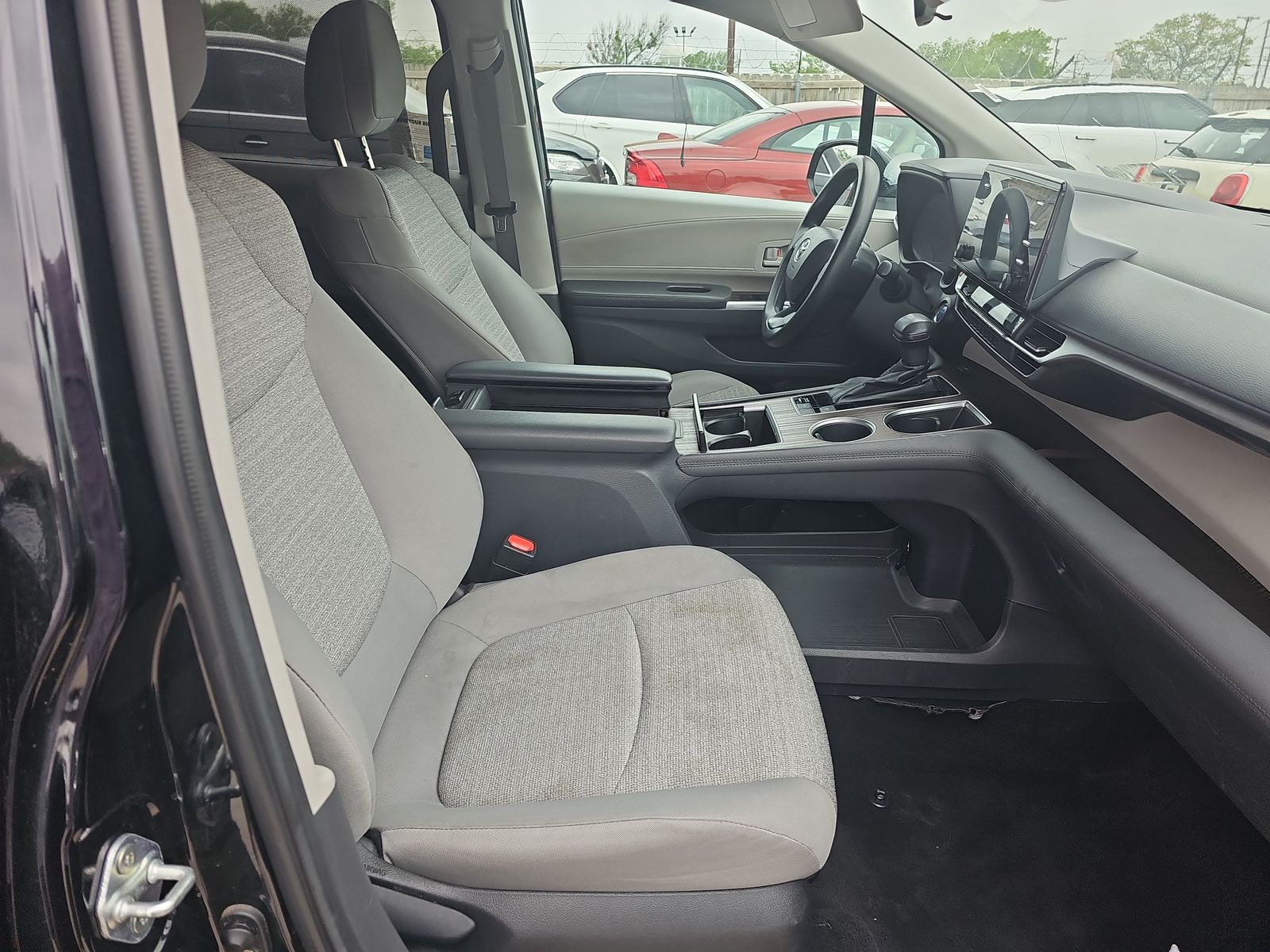 2022 Toyota Sienna LE FWD