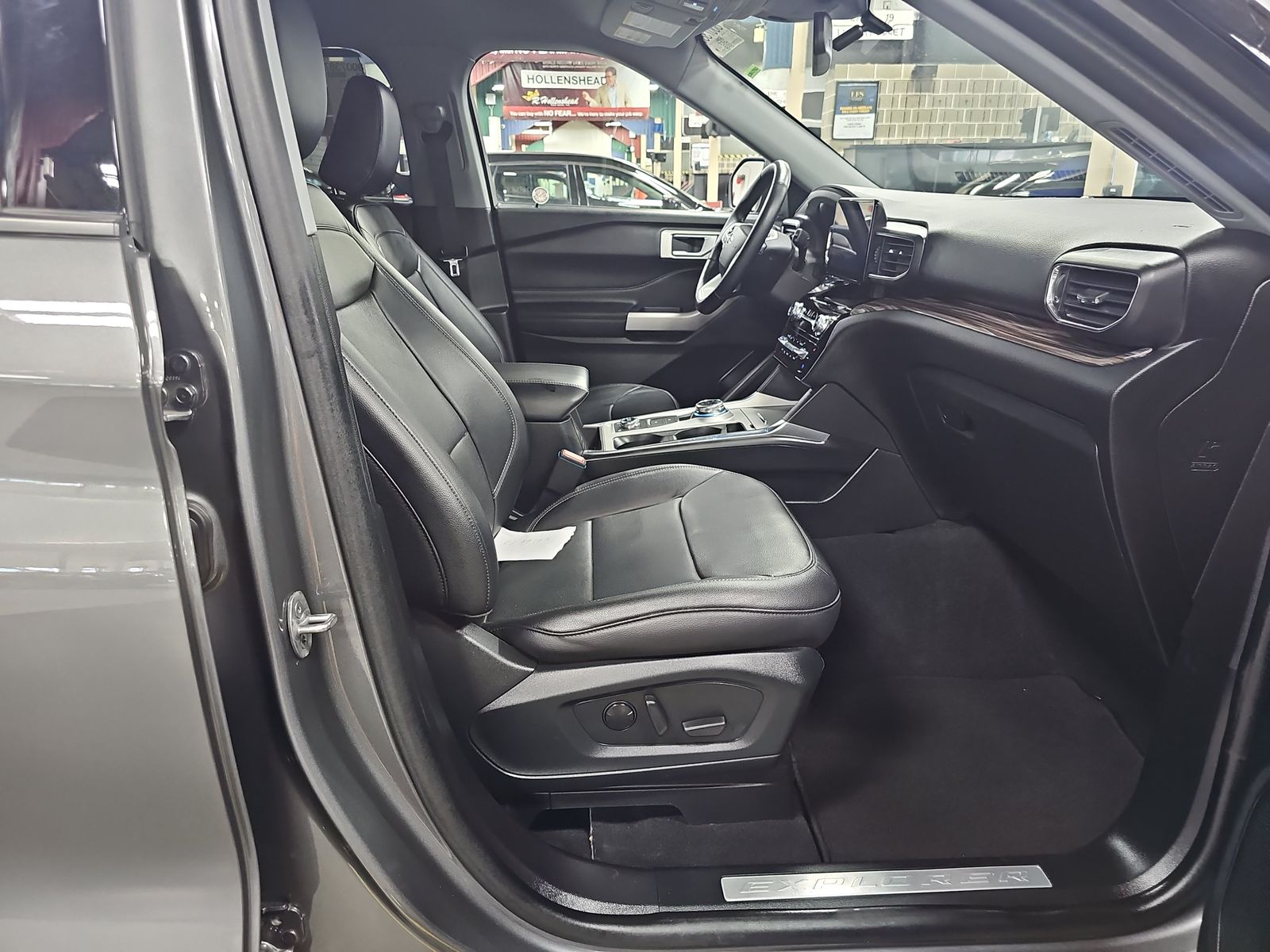 FORD EXPLORER - 9