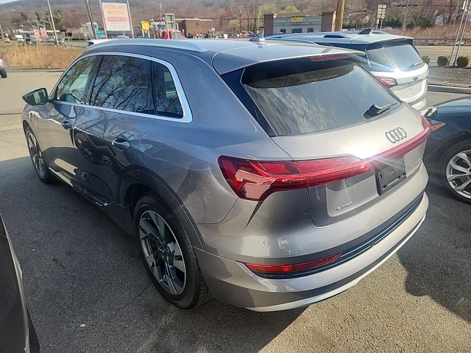 2022 Audi e-tron Premium AWD
