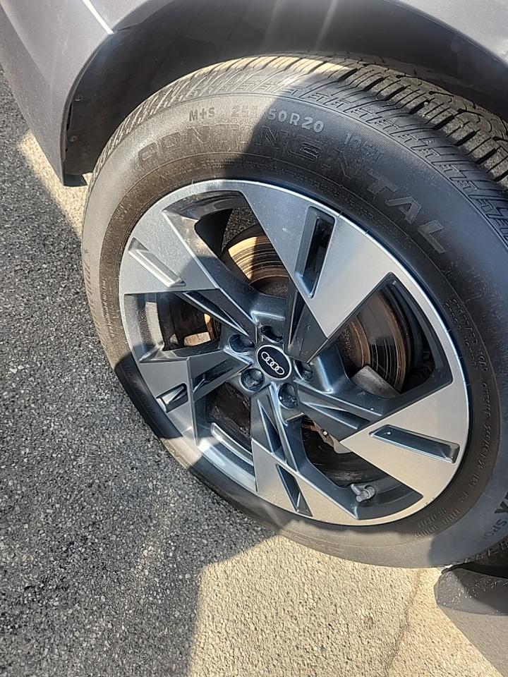 2022 Audi e-tron Premium AWD