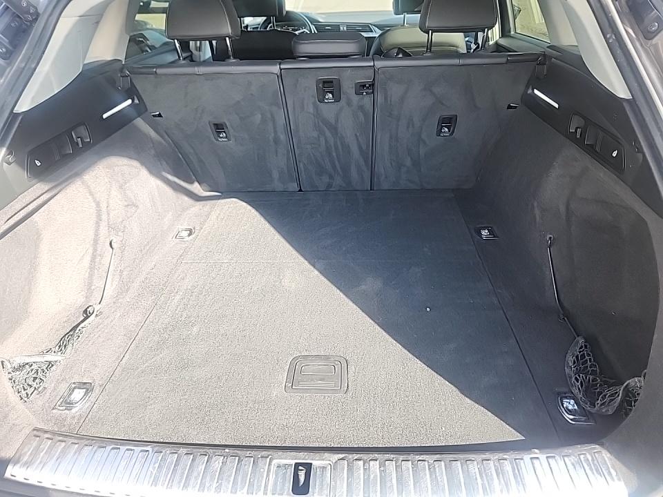 2022 Audi e-tron Premium AWD