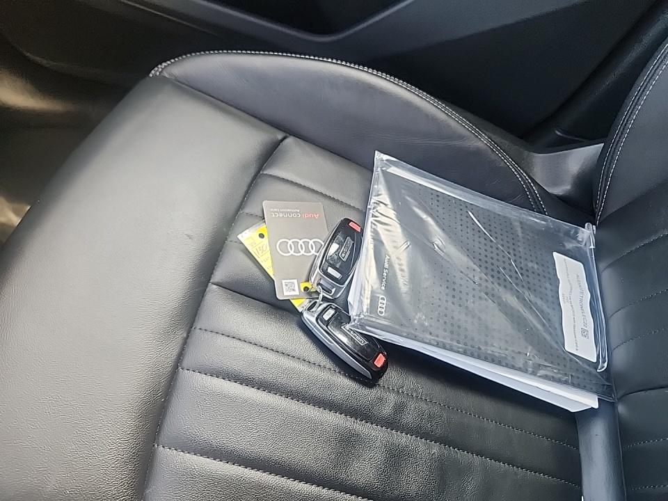 2022 Audi e-tron Premium AWD