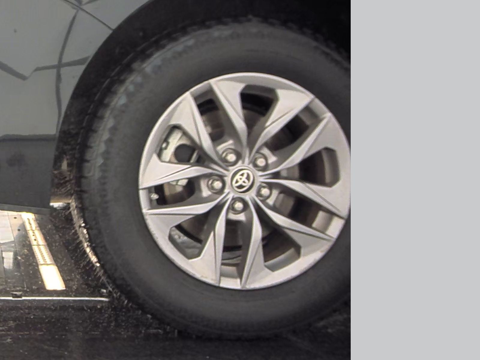 2022 Toyota Sienna LE FWD