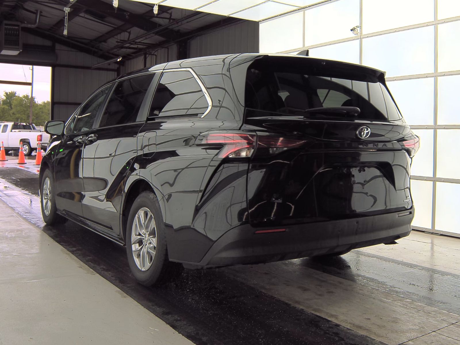 2022 Toyota Sienna LE FWD