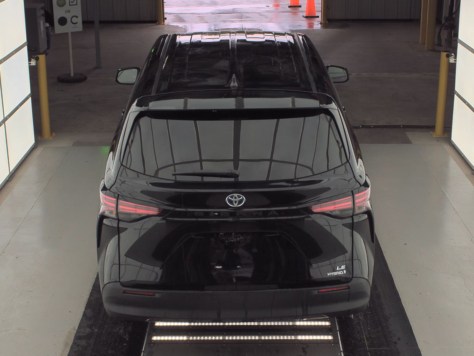 2022 Toyota Sienna LE FWD