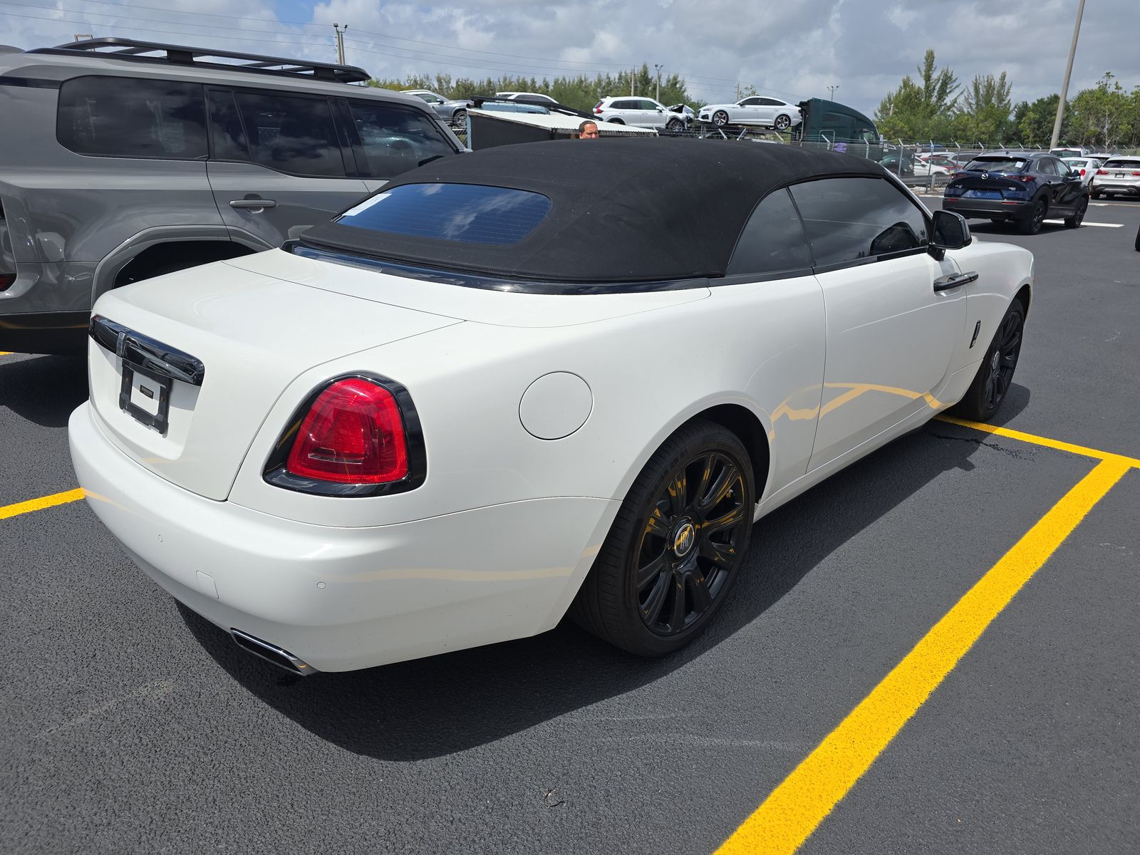 2017 Rolls-Royce Dawn Base RWD