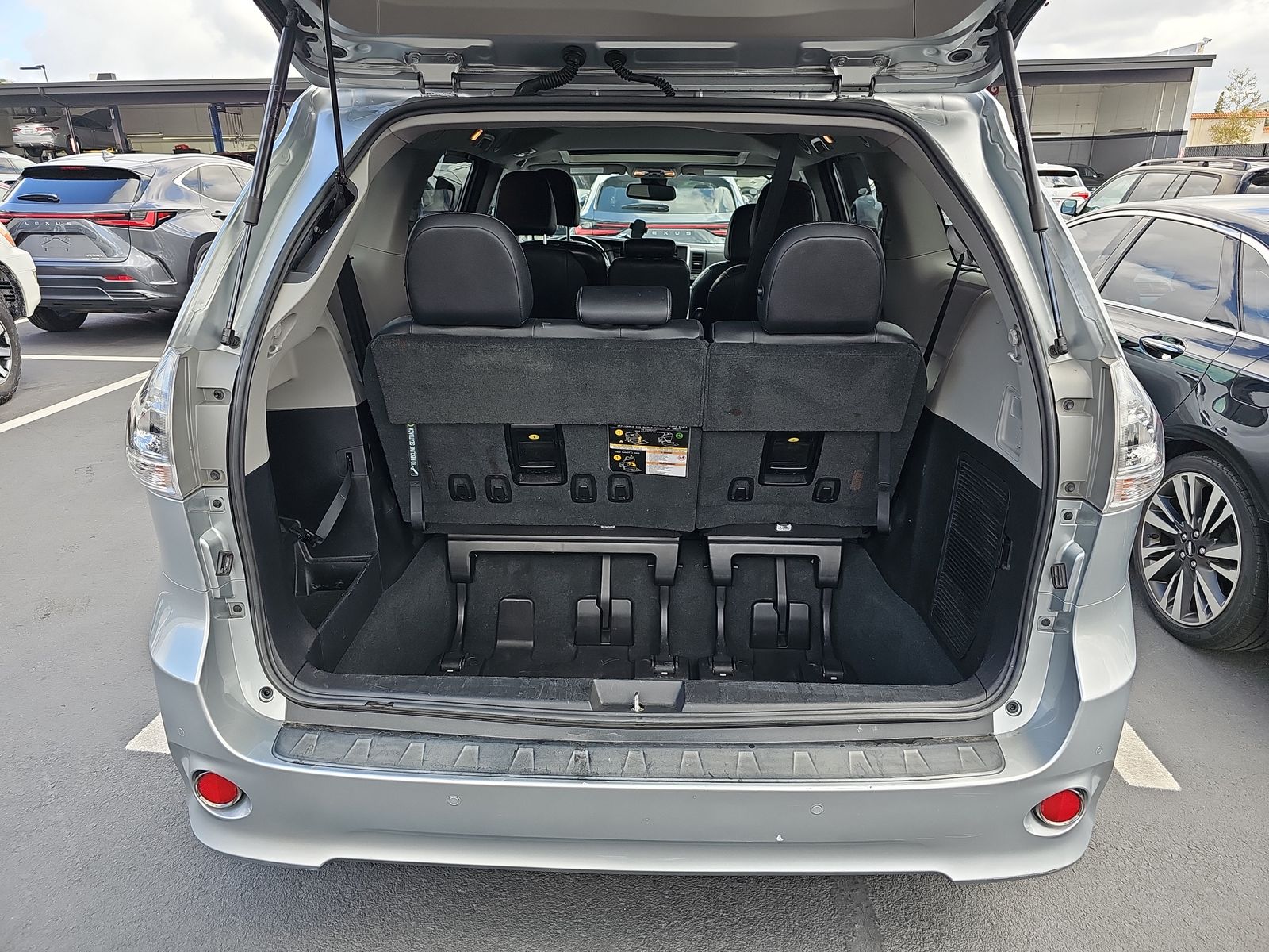 2019 Toyota Sienna SE FWD