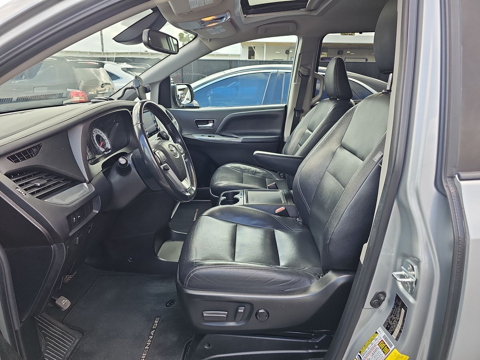 2019 Toyota Sienna SE FWD