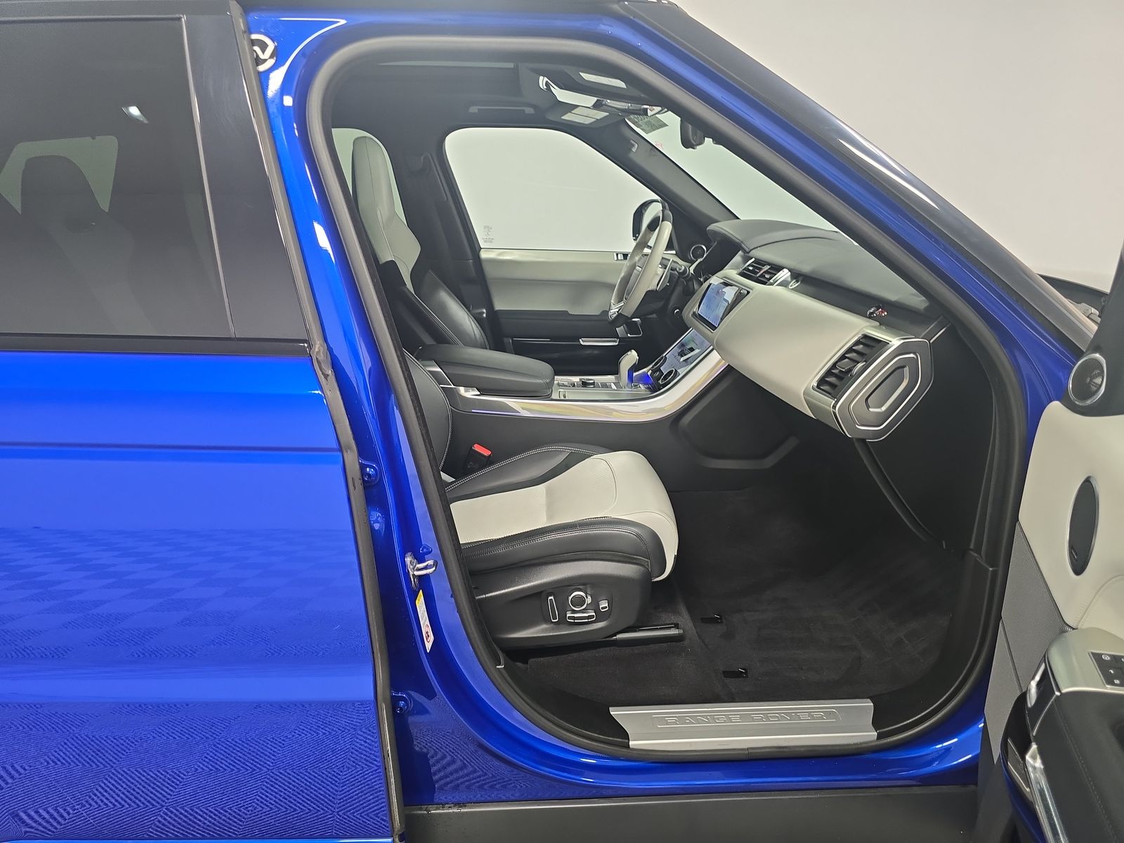 2020 Land Rover Range Rover Sport SVR AWD