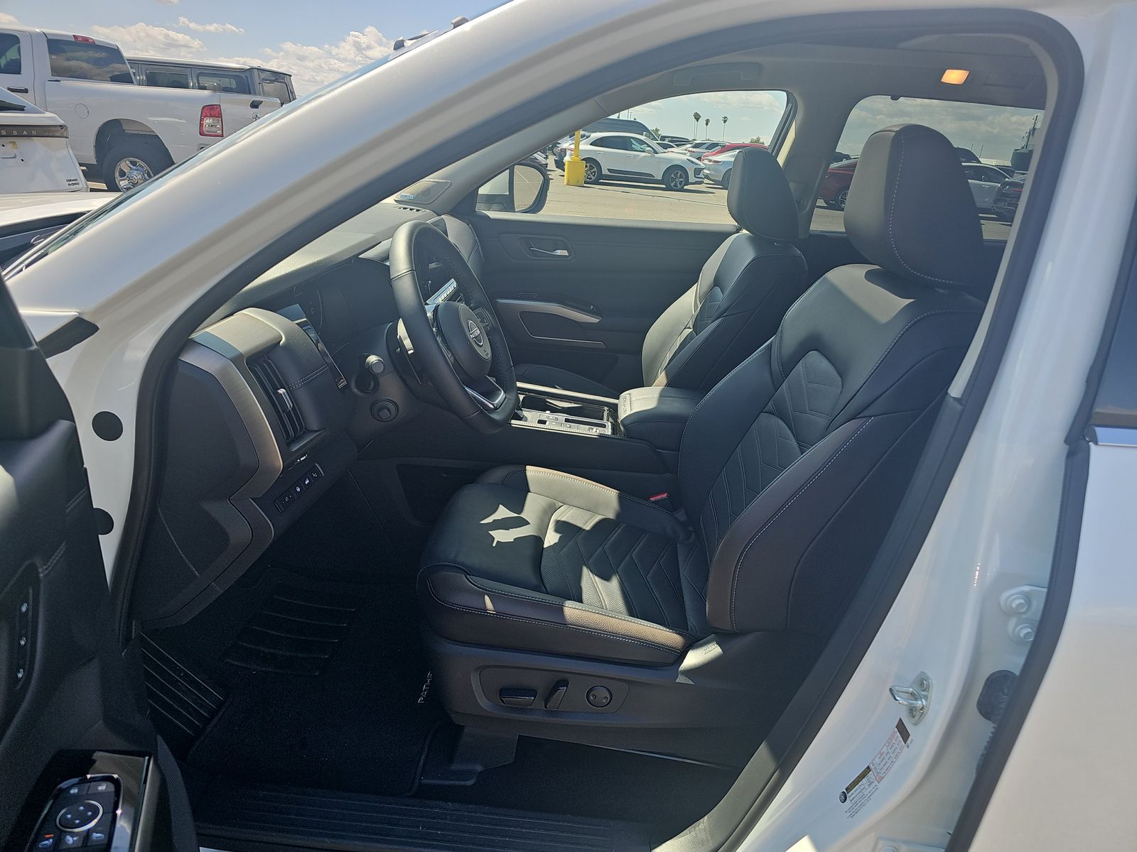 2024 Nissan Pathfinder Platinum FWD