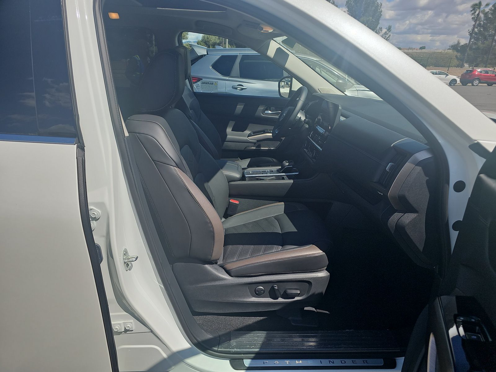 2024 Nissan Pathfinder Platinum FWD