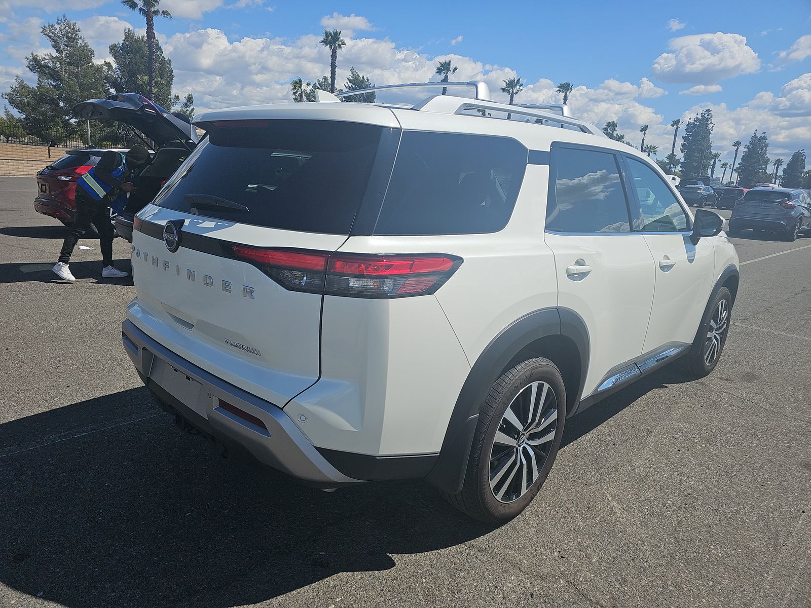 2024 Nissan Pathfinder Platinum FWD