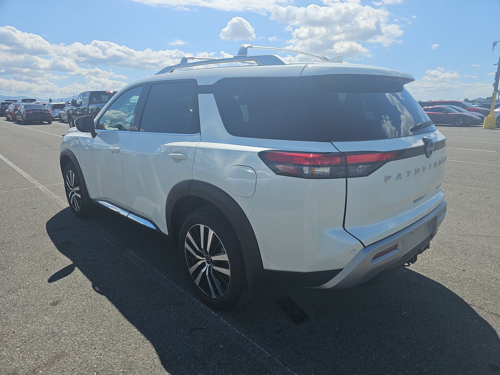 2024 Nissan Pathfinder Platinum FWD