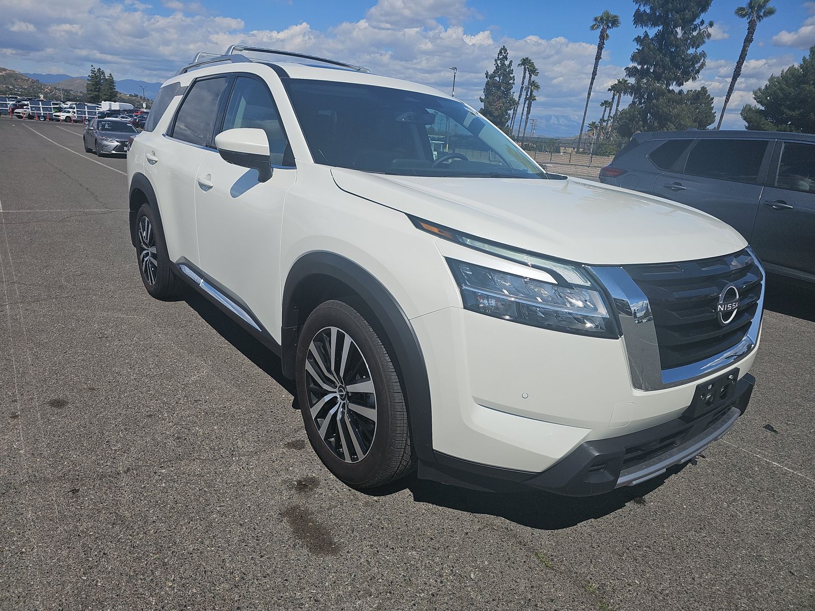 2024 Nissan Pathfinder Platinum FWD