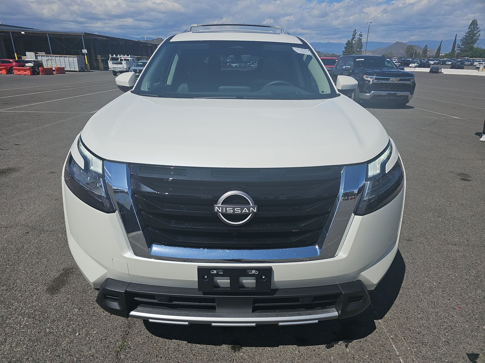 2024 Nissan Pathfinder Platinum FWD