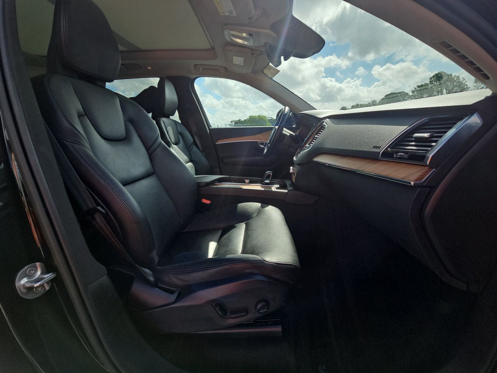 2023 Volvo XC90 B6 Plus AWD