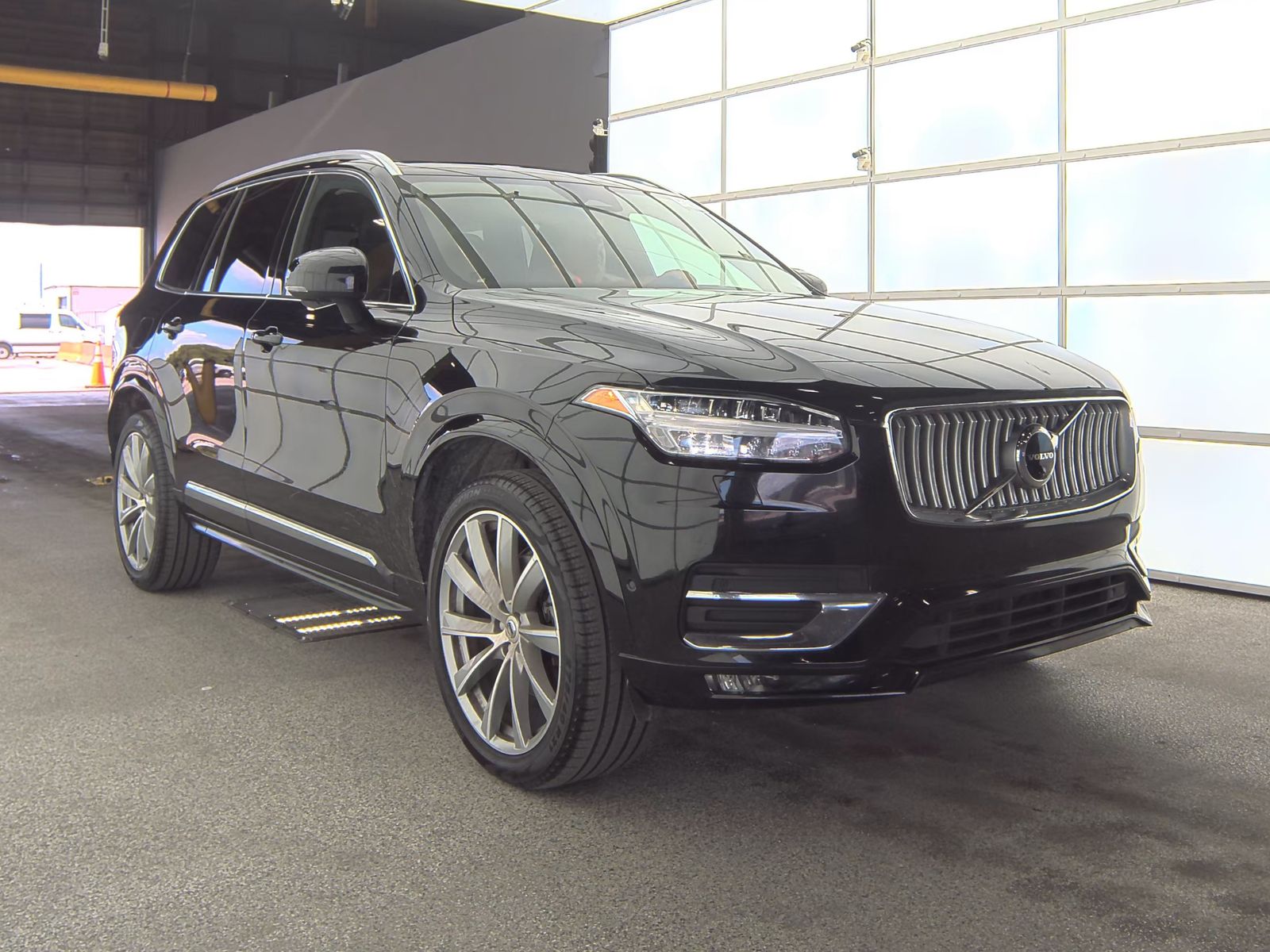 2023 Volvo XC90 B6 Plus AWD